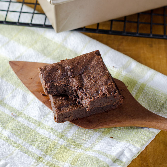 one-bowl-coconut-flour-brownies-680x680-2