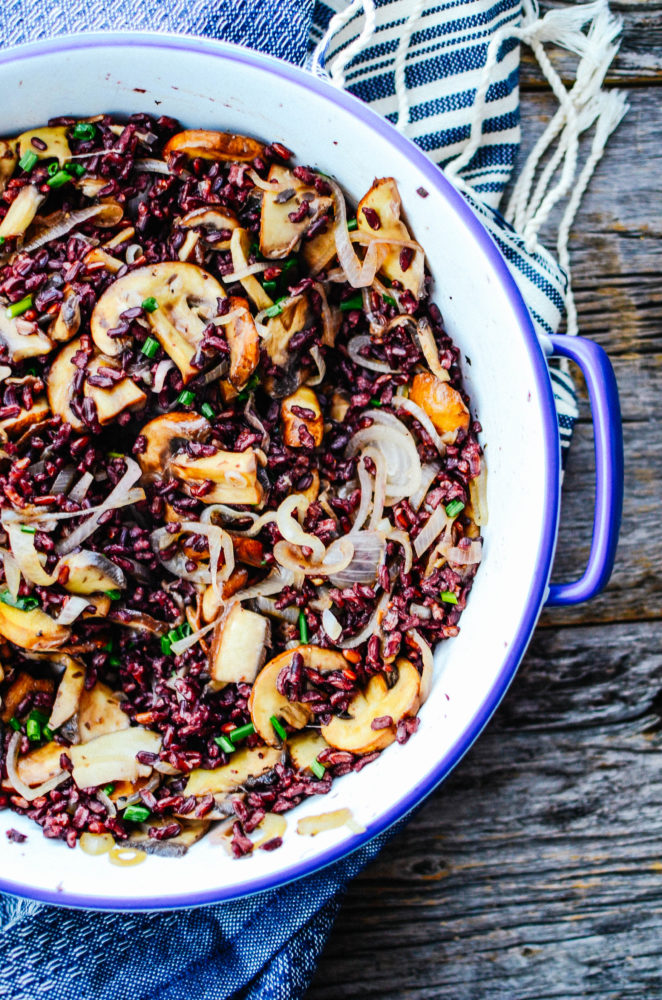 A delicious mushroom and black rice salad to serve up this holiday season. Eat it as a side or as your main dish for lunch or dinner.