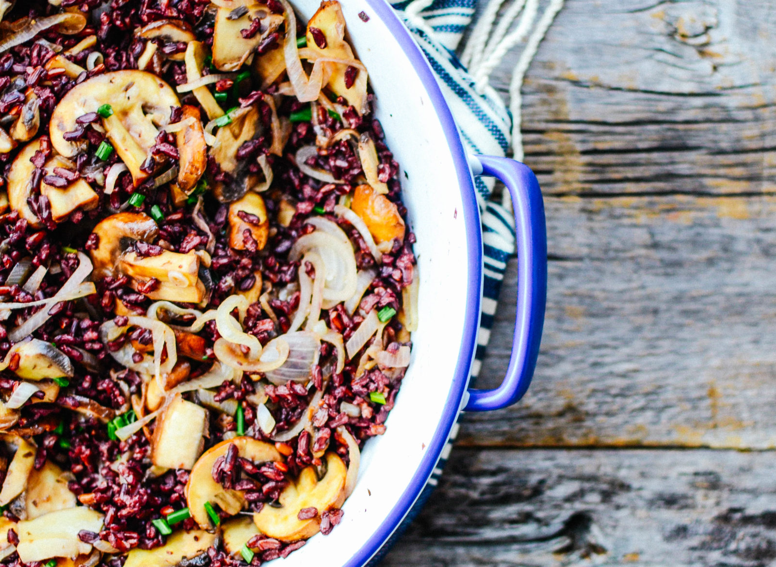 A delicious mushroom and black rice salad to serve up this holiday season. Eat it as a side or as your main dish for lunch or dinner.