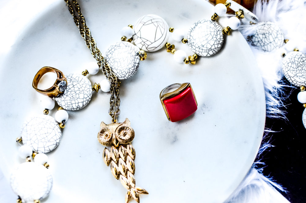 In order to curate your own vintage jewelry collection, there are a few things you need to know. Ready to experience the magic of vintage?