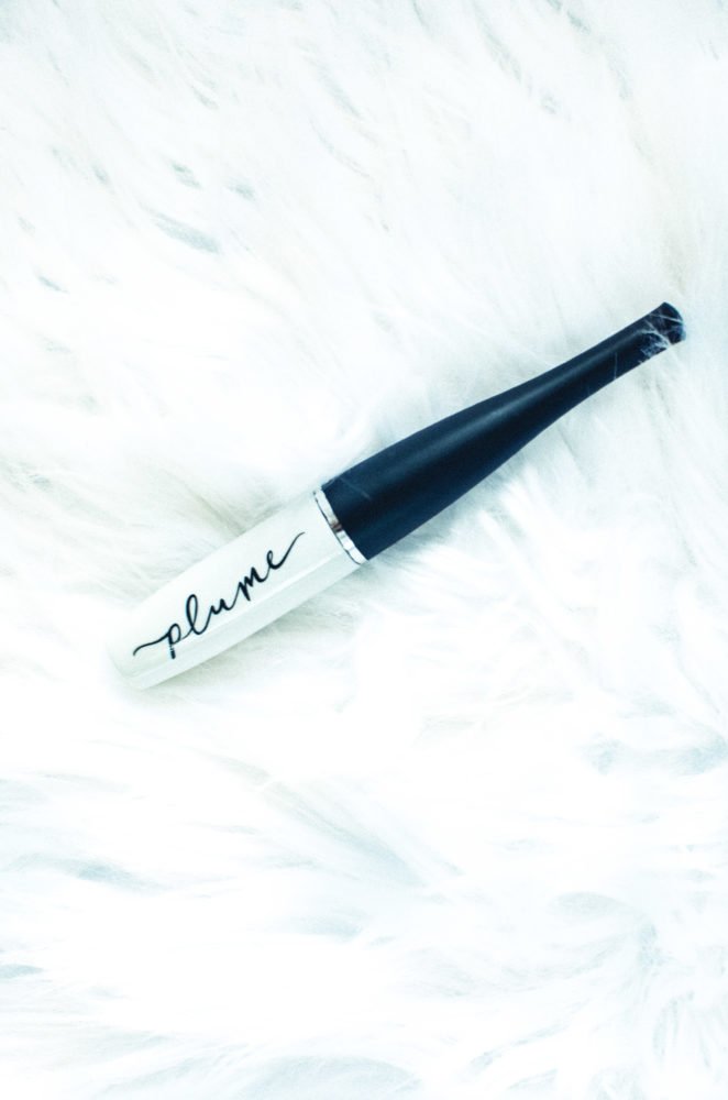 A review on Plume Science's 100% natural Lash & Brow Enhancing Serum plus a giveaway to one lucky reader of ALWC!