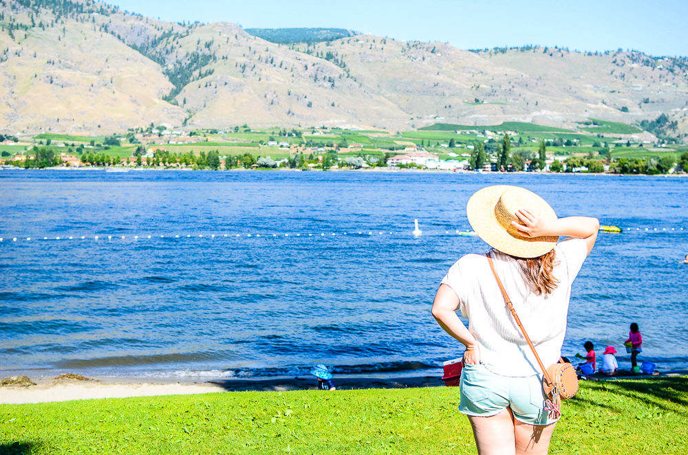 I'm sharing how to spend 3 amazing days in Osoyoos, BC. Canada's only desert, has wineries, a warm lake, great food & 100s of fruit stands.