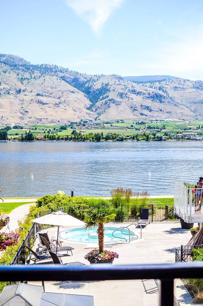 I'm sharing how to spend 3 amazing days in Osoyoos, BC. Canada's only desert, has wineries, a warm lake, great food & 100s of fruit stands.