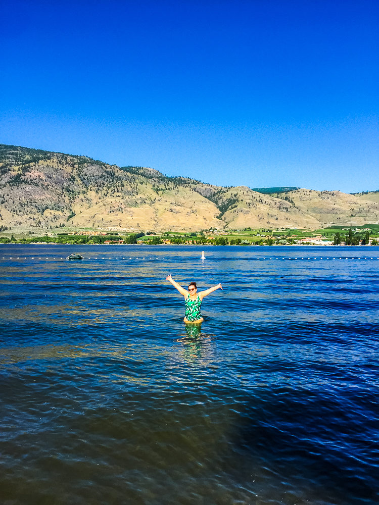 I'm sharing how to spend 3 amazing days in Osoyoos, BC. Canada's only desert, has wineries, a warm lake, great food & 100s of fruit stands.