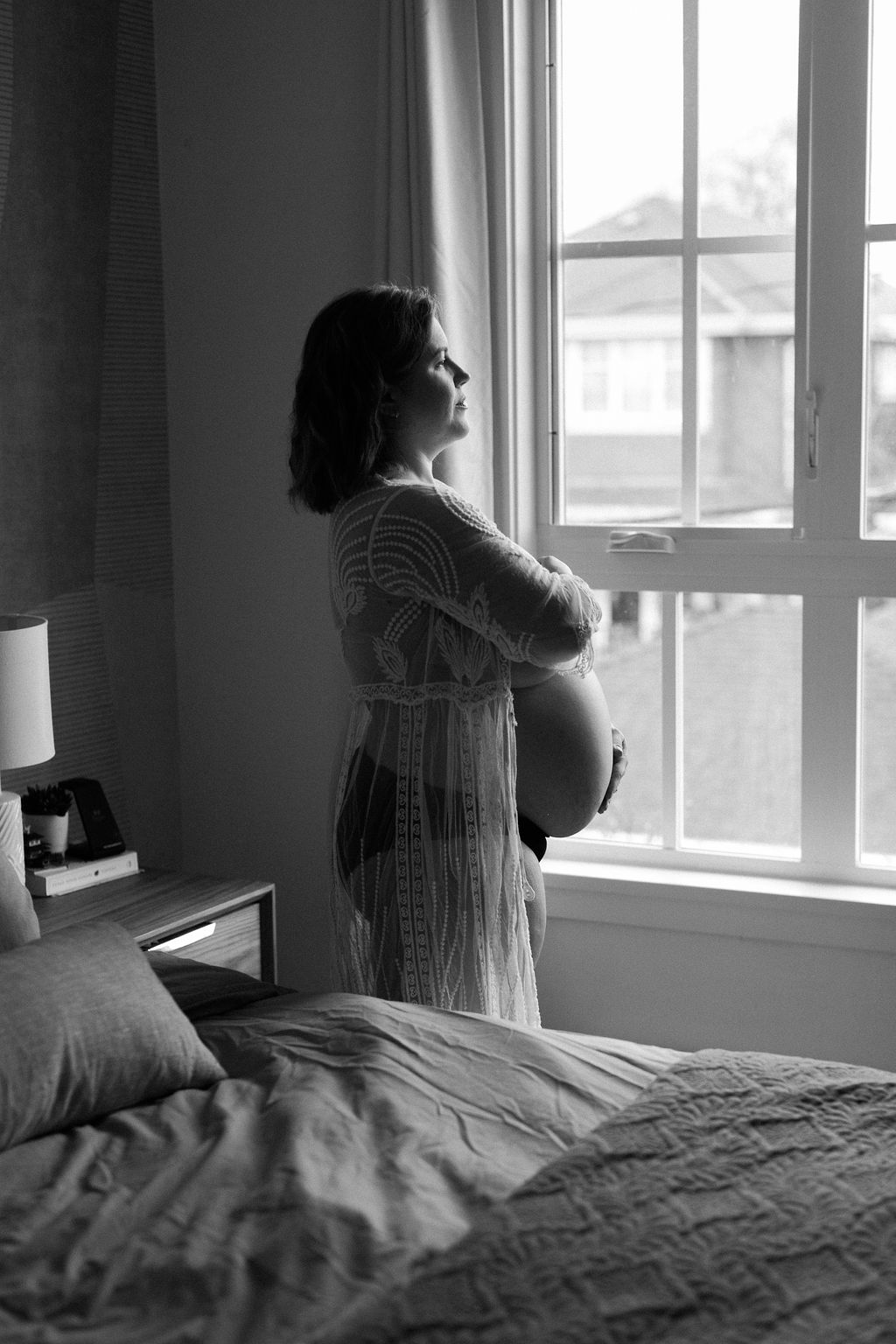maternity photoshoot at home